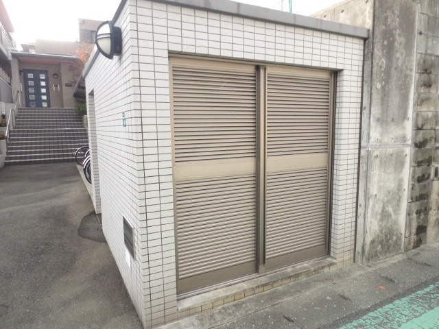 敷地内ごみ置き場完備です