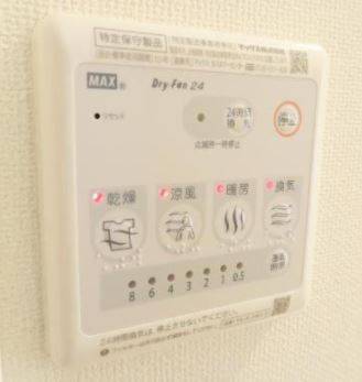 嬉しい浴室乾燥機付きです
