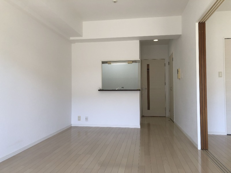 人気のカウンターキッチンのお部屋です