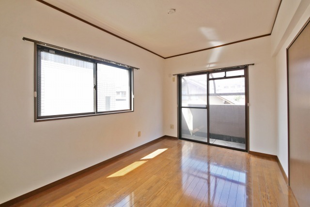 こちらは寝室にいかがでしょうか？？