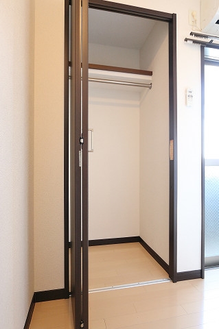 奥行きのある収納です