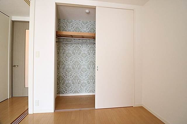 お洋服はこちらまで