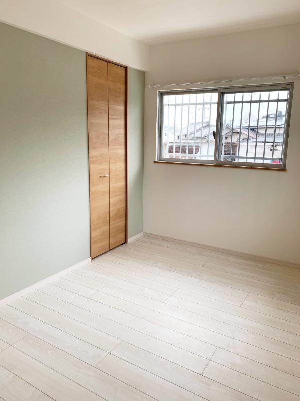 こちらは寝室にいかがでしょうか？？