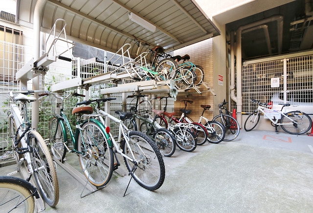 屋根付き駐輪場完備です