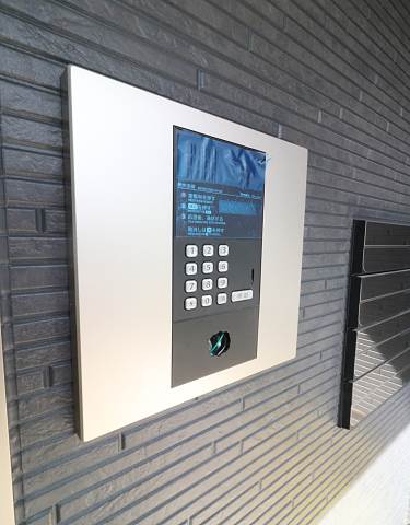 オートロック完備。
