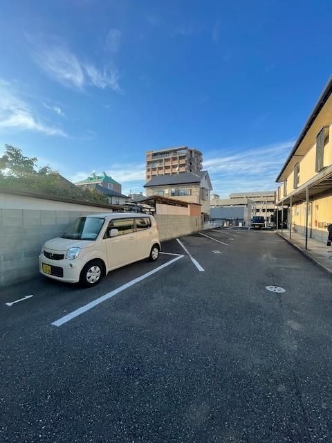 敷地内駐車場完備。