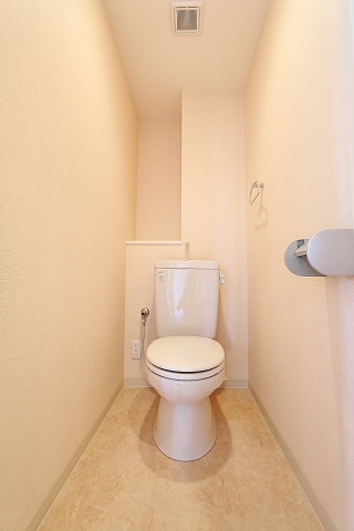 清潔感あるトイレですね