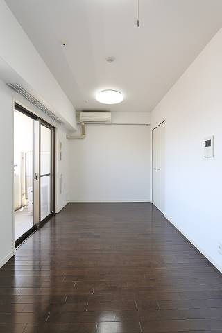 家具の配置が楽しめるリビングですね