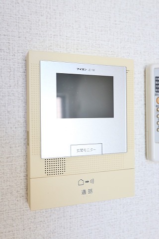 モニター付きインターホンで安心です