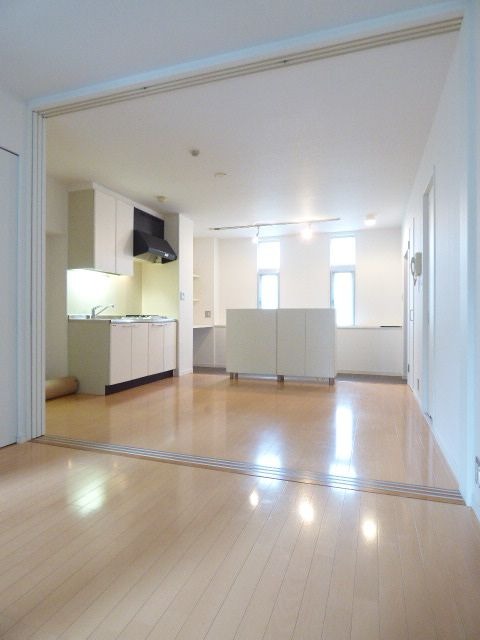 広々洋室でゆっくりお過ごしください
