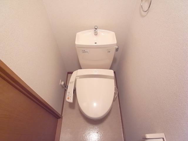ウォシュレット完備です。