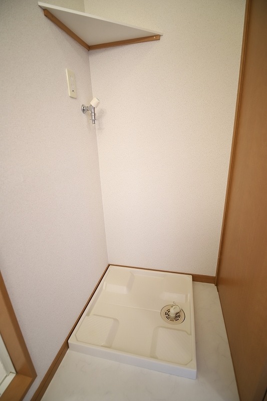 室内洗濯機置場完備。