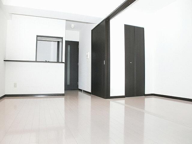 白基調で綺麗なお部屋です