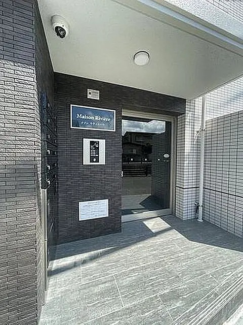 オートロック完備。