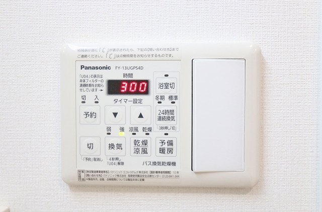 天気が悪い日でもお洗濯物がすぐに乾く浴室乾燥機付