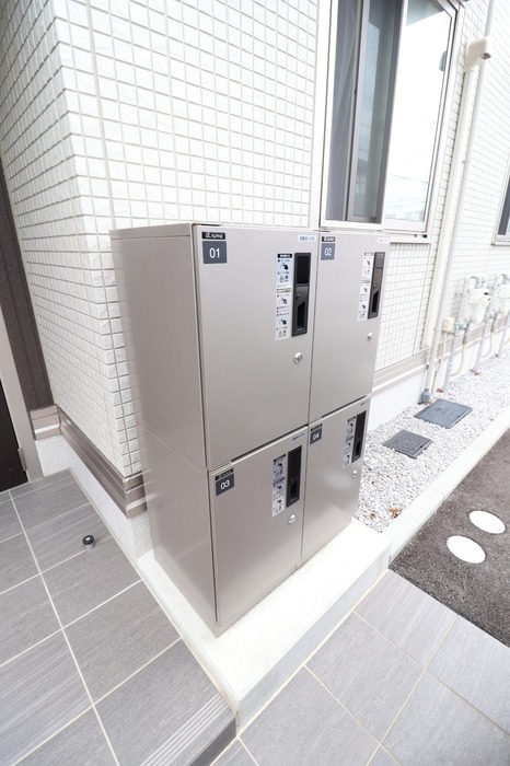 嬉しい宅配ボックス付きです