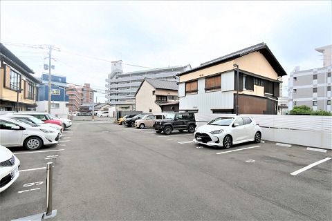 駐車場もあるので車を持っている方も安心ですね