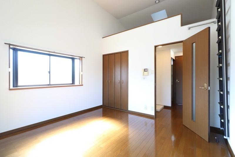 2面採光の明るいお部屋です