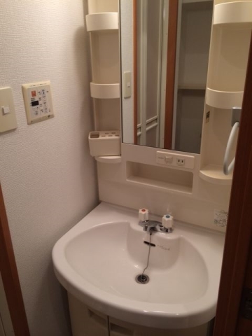 収納もあり使い勝手が良い洗面所です