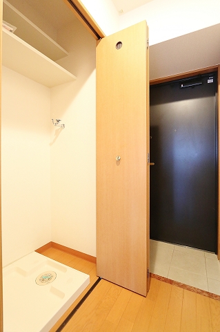 室内に洗濯機置き場あります