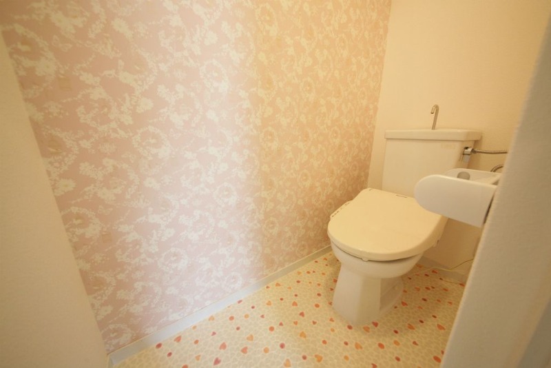 清潔感のあるトイレですね