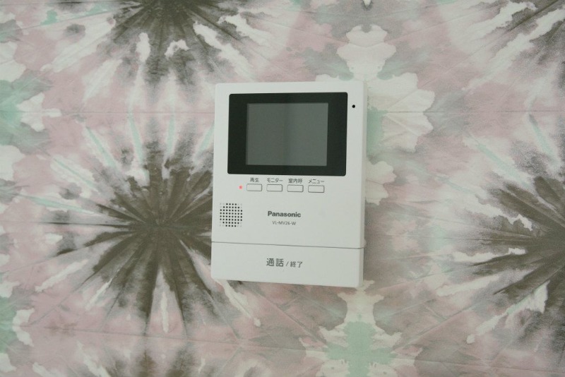 来客の確認が出来るモニタ付きです