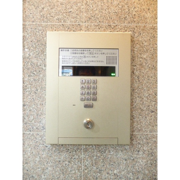 オートロック完備。