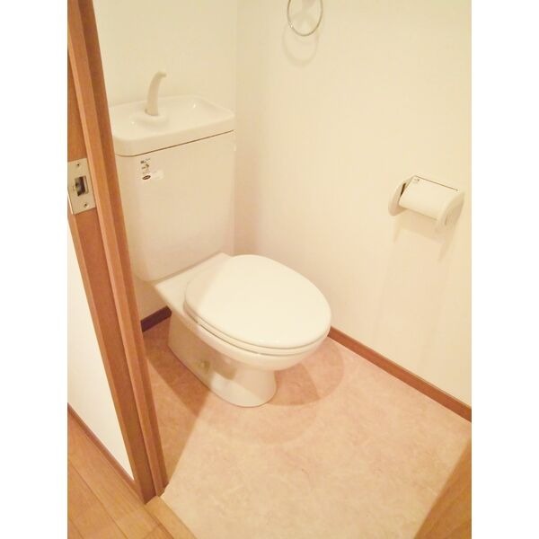 清潔感のあるトイレですね