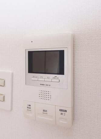 モニター付きインターホンで安心です。