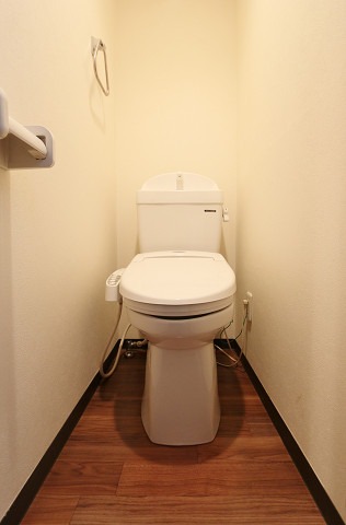清潔感のあるトイレですね