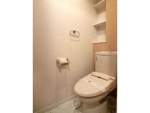 清潔感のあるトイレですね