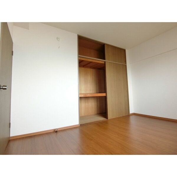 収納たっぷりの押入です