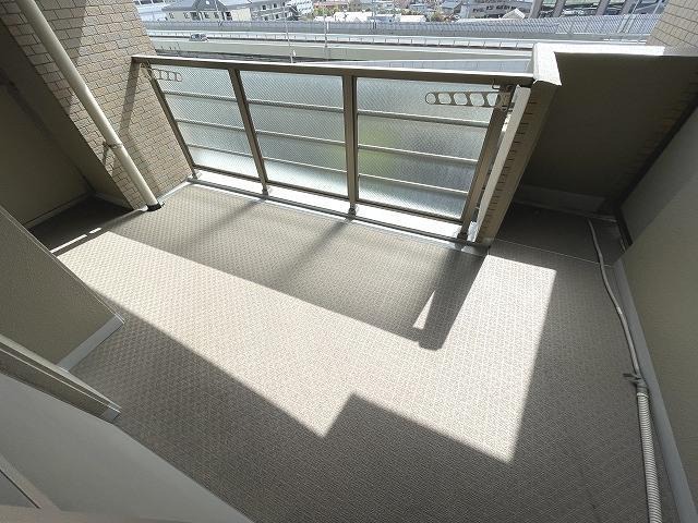 天気のいい日はこちらで洗濯物を干せます