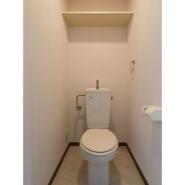 清潔感のあるトイレですね。