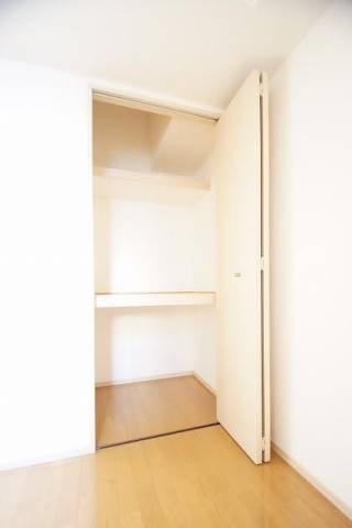 衣類の収納もお任せください。