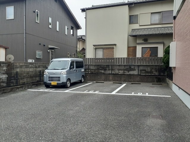 駐車場完備。