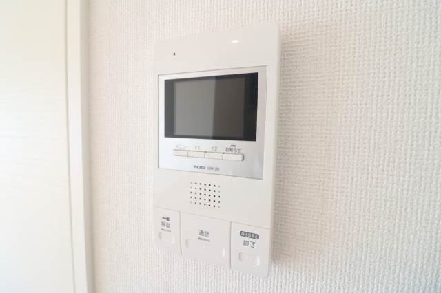 モニター付きインターホンで安心です。