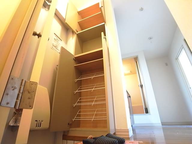 玄関収納もばっちりです。