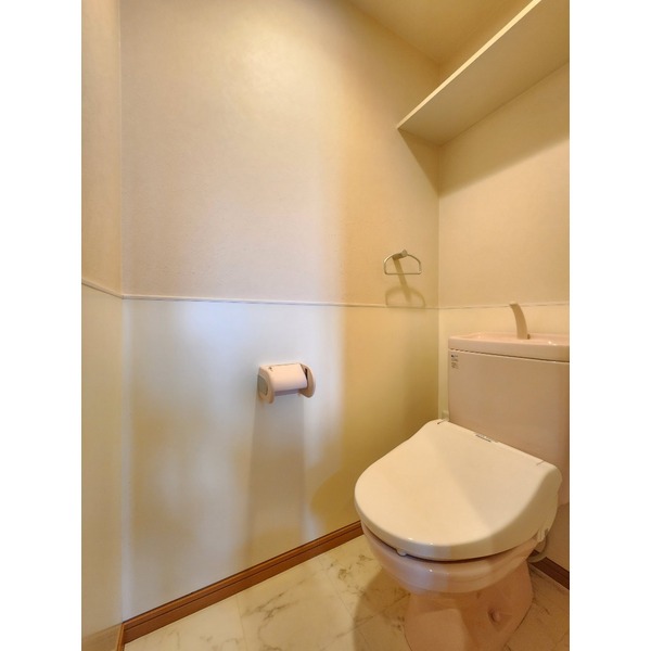 清潔感のあるトイレです