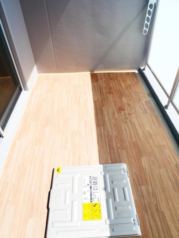 木目調のバルコニーはオシャレです