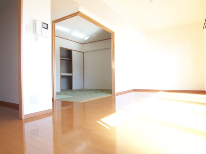 家具の配置がしやすいリビングですね