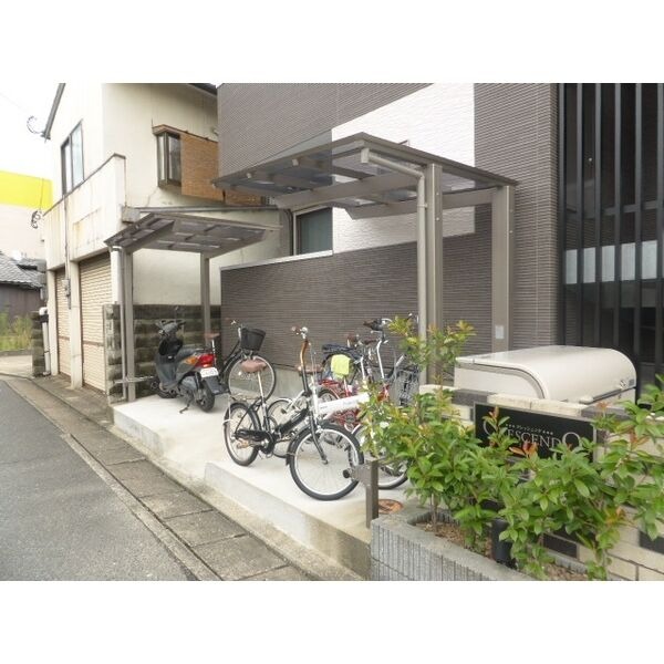 自転車はこちらで