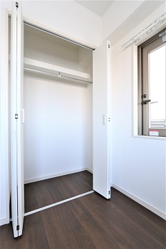お洋服が多い方でも楽々収納できます