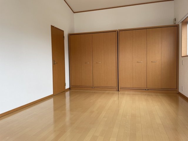こちらは寝室にいかがでしょうか？？