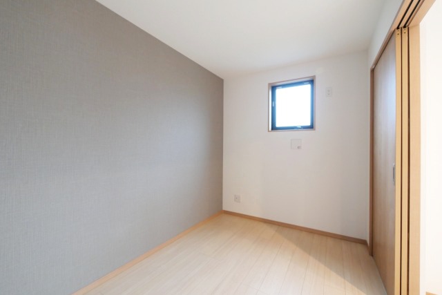 様々な用途で利用できる洋室です