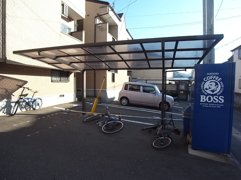 駐輪場完備。
