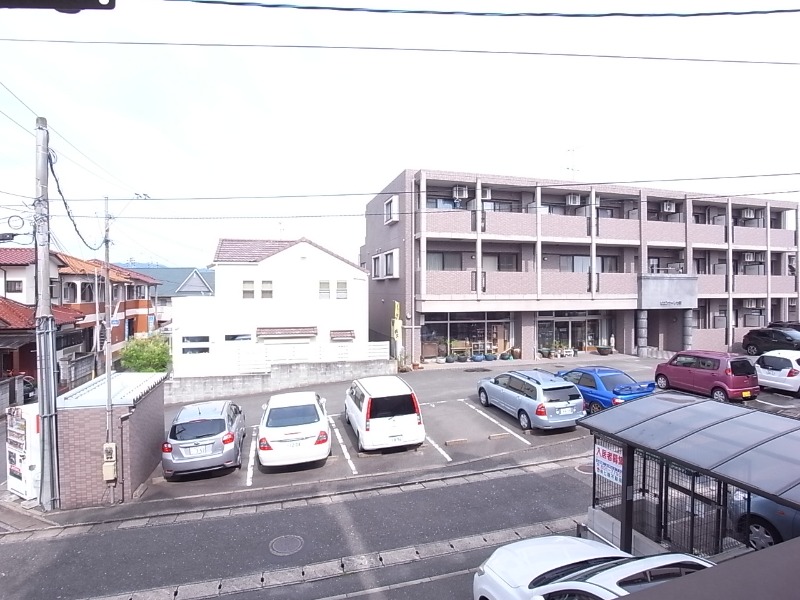 敷地内駐車場完備。