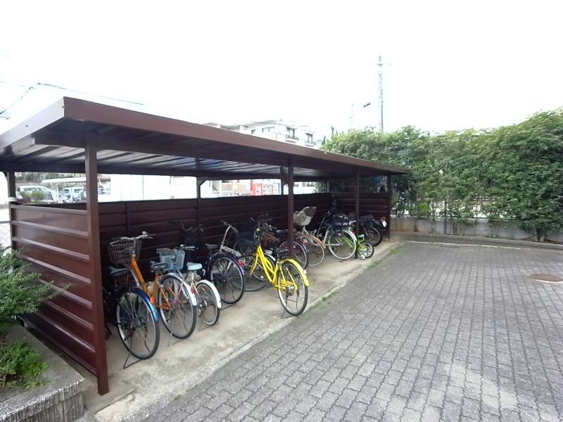 自転車はこちらにどうぞ