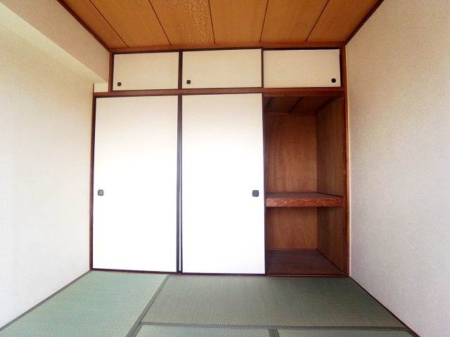 押入れタイプなので収納力があります