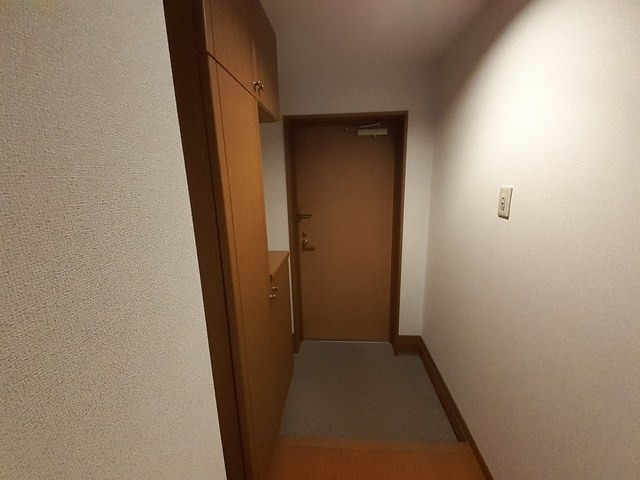 玄関収納完備。